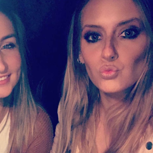 Meet your Posher, Melissa - Picture 1 of 7